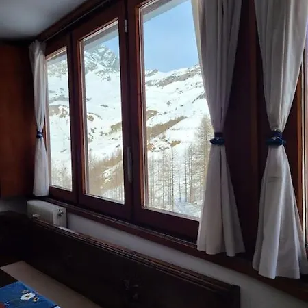 Skiing Dacha La Coquille * Breuil-Cervinia